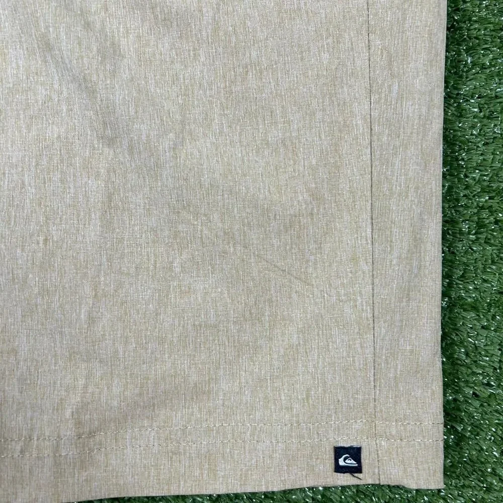 Quiksilver Men's Tan and Cream Shorts